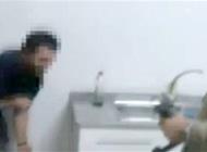 بالفيديو: إقالة شرطي مازح زميله بمسدس صاعق