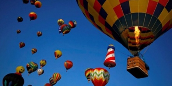 "السياحة": وادي رم منطقة مناسبة لسياحة المناطيد