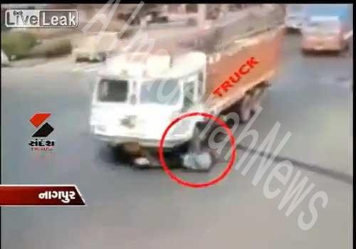 بالفيديو: شاهد كيف نجت امرأة من الدهس بطريقة عجيبة بالفيديو: شاهد كيف نجت امرأة من الدهس بطريقة عجيبة