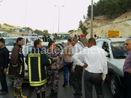بالصور : اصابتان في حادث تتابع على جسر سلحوب