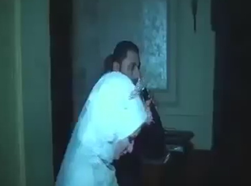 شاهد بالفيديو: عريس يُفاجئ أمه بأغنية تتسبب في بكاء الجميع! شاهد بالفيديو: عريس يُفاجئ أمه بأغنية تتسبب في بكاء الجميع!