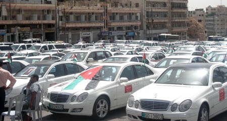 اصحاب سيارات سفريات خارجية يطالبون بالمساواة في عملية الشطب