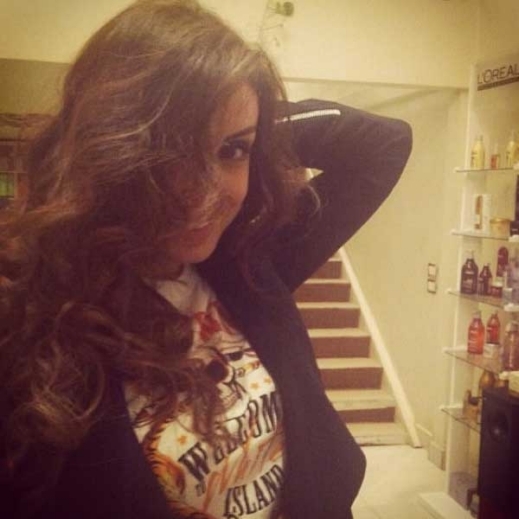 بالصور: أنغام تستعرض تسريحتها الجديدة