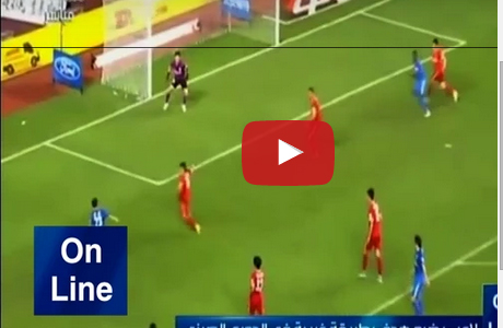 شاهد.. لاعب يضيع هدف بطريقة غريبة