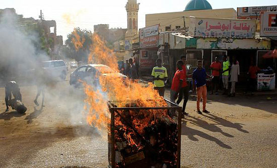 بالفيديو : الشرطة السودانية تفرق مظاهرة رافضة لنتائج تحقيق "فض الاعتصام"