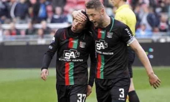 هدف رائع من مدافع في مرماه