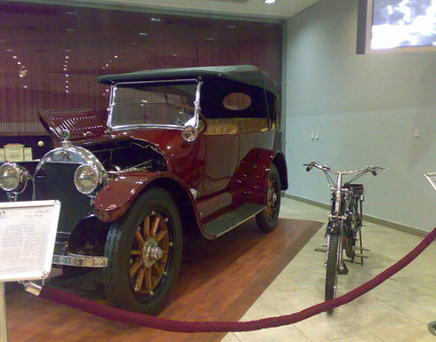 معرض للمركبات النادرة في متحف السيارات