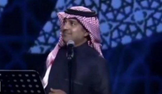 فيديو: راشد الماجد يصدم جمهوره بالرد على أحد المعجبين بعد سؤاله تحبني ولا تحب الدراهم