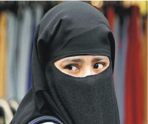  حكومة اوباما تقاضي ولاية امريكية طردت مسلمة من عملها ومنعتها من ارتداء الخمار