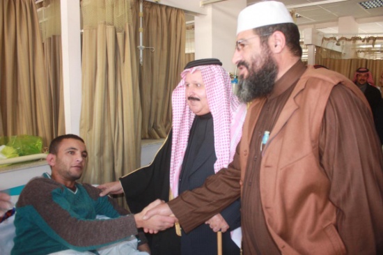 وفود شعبية تزور جرحى ومصابي الأمن العام وفود شعبية تزور جرحى ومصابي الأمن العام