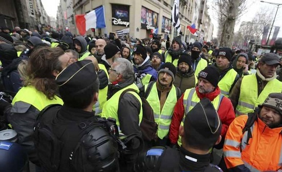 باريس.. تظاهرات جديدة واعتقال محتجين من "السترات الصفر"