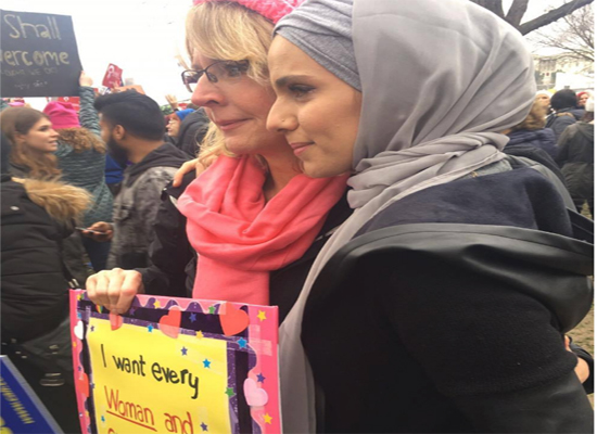 مخرجة أردنية تواجه ترامب بالفن وتدعم الإسلام