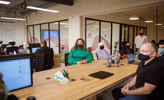 الملكة رانيا العبدالله تزور شركة مقسم لحلول الاتصالات السحابية وتهنئ بعيد الأم