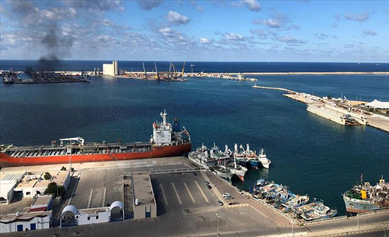 ليبيا تنفي وجود أي سفينة تركية بميناء طرابلس عند استهدافه