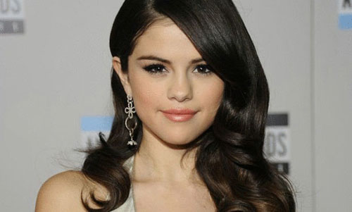 سيلينا جوميز: خضعت للعلاج من مرض الذئبة وليس الإدمان