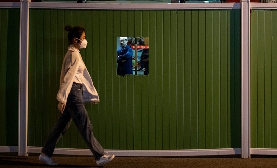 الصين تستنفر.. فحوصات إلزامية قبل مغادرة بؤرة الوباء