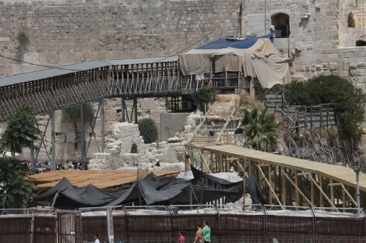 تثمين فلسطيني لجهود المملكة في ازالة الجسر الخشبي بتلة المغاربة