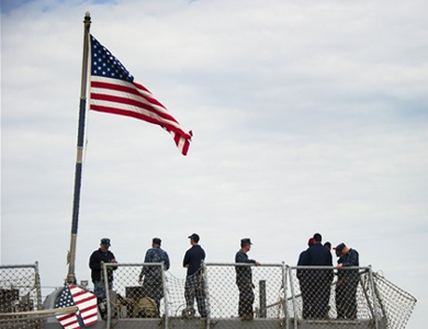 أمريكا تحرك مزيدا من القوات بالقرب من ليبيا مع اشتداد الاضطرابات