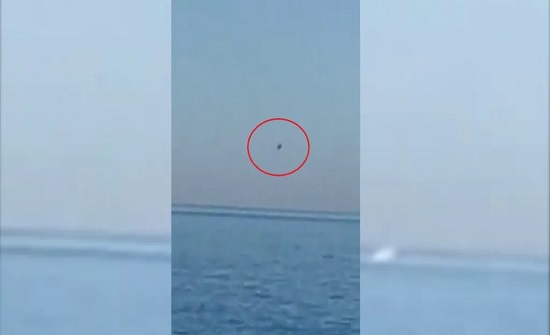 مقتل 3 ضباط بسقوط مروحية قبالة ميناء بوهارون في الجزائر .. بالفيديو