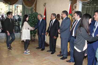 حملات دعائية منظمة يطلقها (مركز اللغات ) في الأردنية لاستقطاب طلبة جدد حملات دعائية منظمة يطلقها (مركز اللغات ) في الأردنية لاستقطاب طلبة جدد