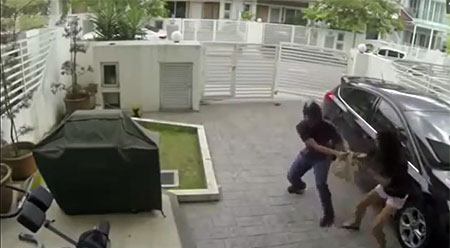 بالفيديو :حاولا سرقة حقيبة فتاة فحدث ما لم يكن متوقعا!