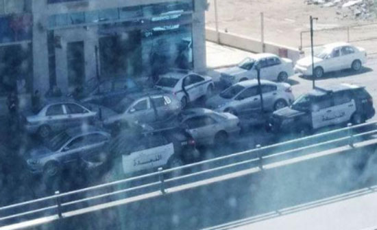 هذا سبب التواجد الأمني امام بنك في شارع مكة هذا سبب التواجد الأمني امام بنك في شارع مكة