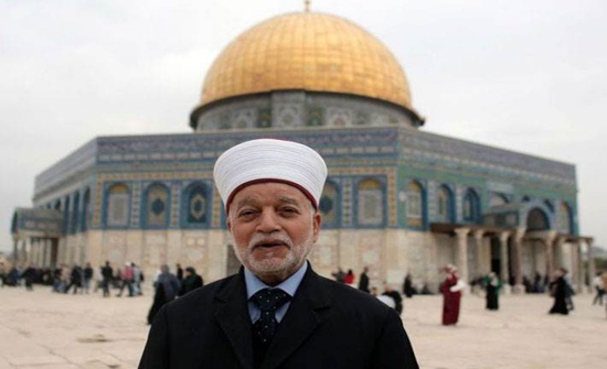 مفتي القدس يؤكد تحريم التعويض عن أي جزء من فلسطين المغتصبة مفتي القدس يؤكد تحريم التعويض عن أي جزء من فلسطين المغتصبة