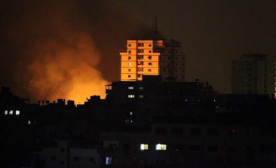 الطيران الإسرائيلي يقصف حي الشجاعية في قطاع غزة