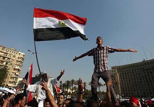 آلاف المصريين يتظاهرون بشمال القاهرة مطالبين بإسقاط النظام