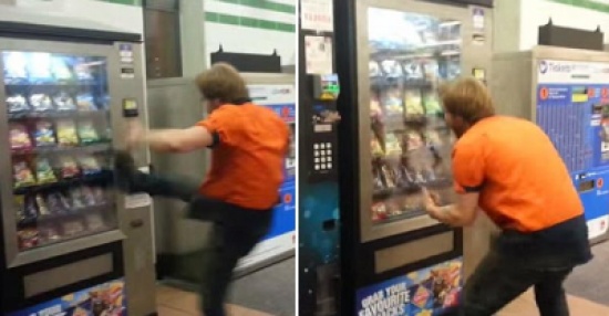 شاهد: رد فعل شاب جائع علق طعامه داخل آلة