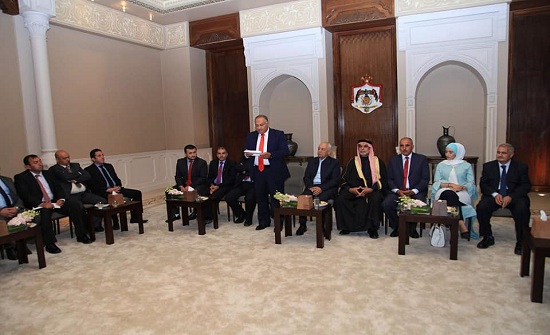 بالصور : العيسوي يستقبل في بيت الاردنيين وفد شعبي من ابناء عجلون بالصور : العيسوي يستقبل في بيت الاردنيين وفد شعبي من ابناء عجلون