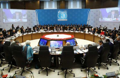 قمة العشرين تدعو جميع الدول إلى “المساهمة” في إدارة أزمة الهجرة