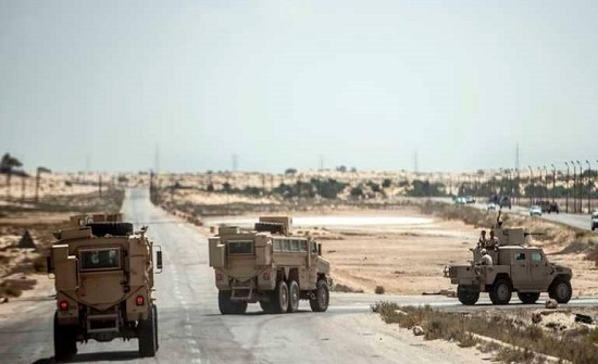 الجيش يعمل على محورين بسيناء.. مواجهة الإرهاب وتنمية المنطقة