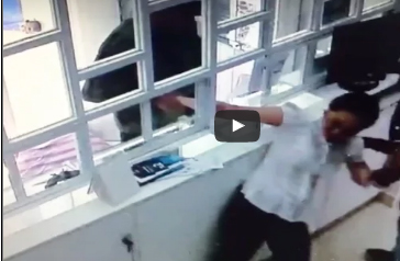 شاهد.. اعتداء وحشي للصوص على عاملة بمتجر