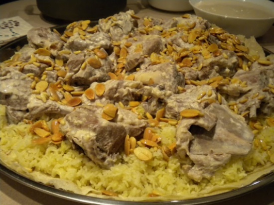 خليجي ينقل " منسف أردني " من عمان لبلاده بطائرة خاصة خليجي ينقل " منسف أردني " من عمان لبلاده بطائرة خاصة