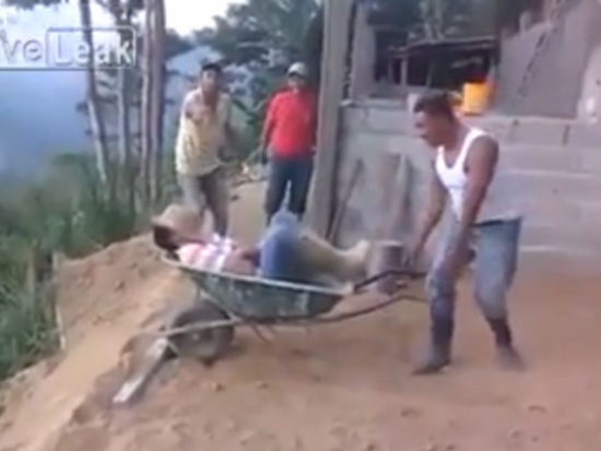 شاهد كيف أيقظوا زميلهم من النوم !