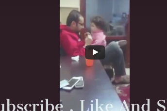 شاهد.. رد فعل طفلة يحاول والدها إقناعها بمناداته بابا