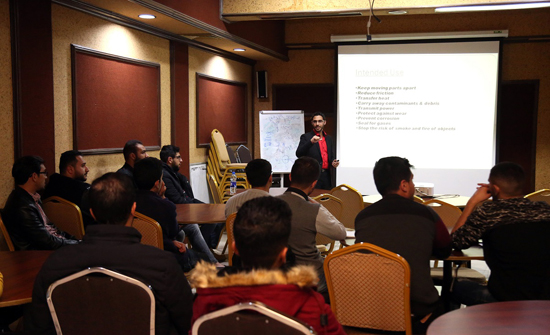 "شباب الميكانيك" يعقدون محاضرة بعنوان "أنواع الزيوت"