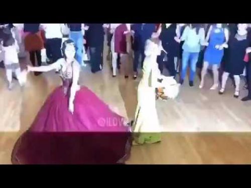 بالفيديو - عروس تشعل حفل زفافها بدبكة مميزة بالفيديو - عروس تشعل حفل زفافها بدبكة مميزة