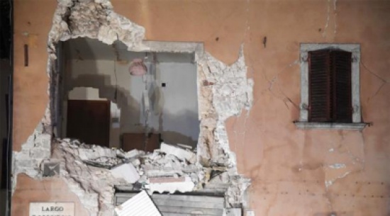 ثلاثة زلازل تضرب وسط إيطاليا وتخلف دماراً واسعاً