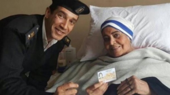 لماذا توجه أحد ضباط الشرطة لمديحة يسري في المستشفى؟ لماذا توجه أحد ضباط الشرطة لمديحة يسري في المستشفى؟