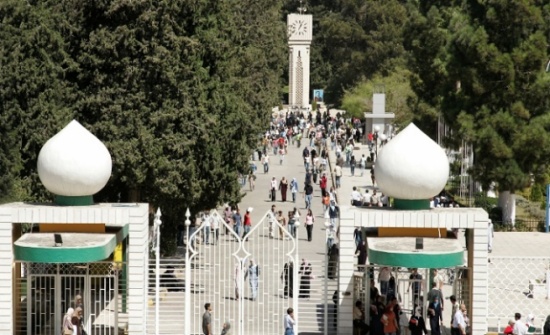 طالب من الجامعة الأردنية يهدد بالانتحار طالب من الجامعة الأردنية يهدد بالانتحار