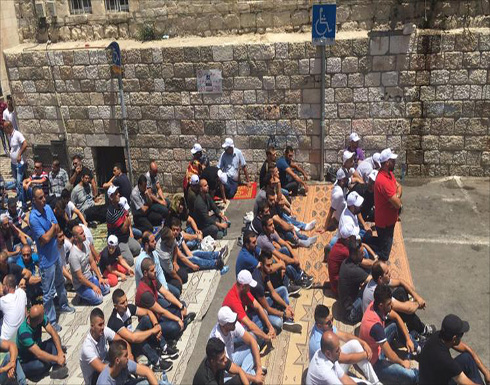 الفلسطينيون يصلون بالأقصى ومحيطه ومواجهات مع الاحتلال بالصفة