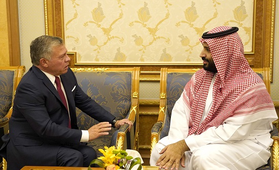 الملك يلتقي ولي العهد السعودي الملك يلتقي ولي العهد السعودي