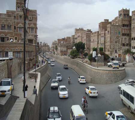 إحباط محاولة تفجير سيارة قرب مقر الحكومة اليمنية إحباط محاولة تفجير سيارة قرب مقر الحكومة اليمنية