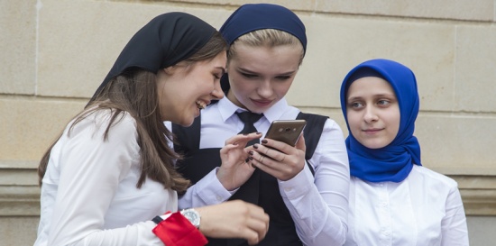 بريطانيا تستجوب طالبات مسلمات حول سبب ارتداء الحجاب بريطانيا تستجوب طالبات مسلمات حول سبب ارتداء الحجاب