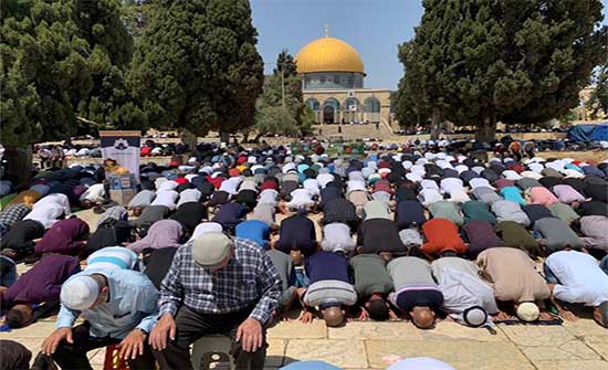 40 ألفاً يؤدون صلاة الجمعة في المسجد الأقصى 40 ألفاً يؤدون صلاة الجمعة في المسجد الأقصى