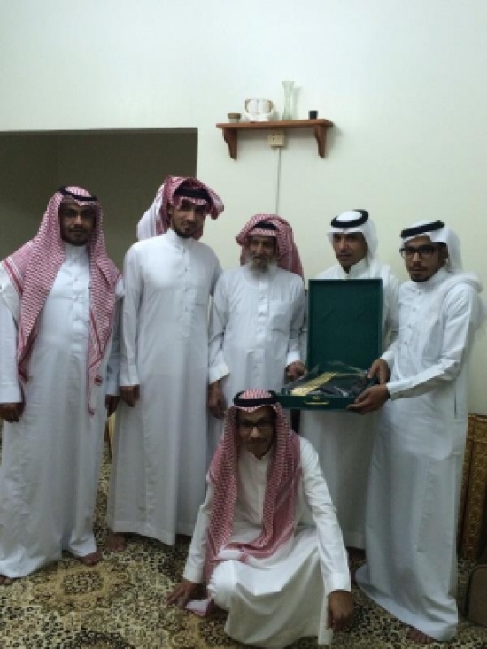 مواطن في الطائف يزوج ابنته بمهر قدره جنيه ذهب مواطن في الطائف يزوج ابنته بمهر قدره جنيه ذهب