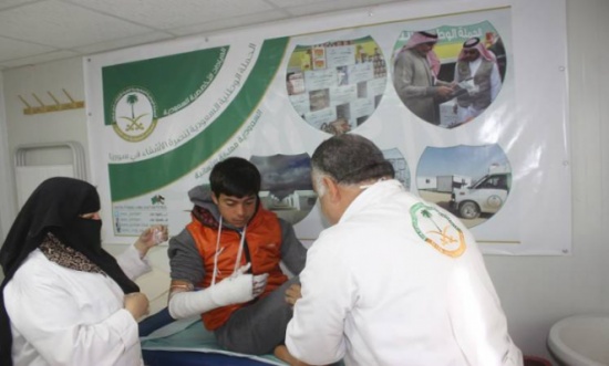 "الهلال والصليب الاحمر" يزور العيادات السعودية بالزعتري