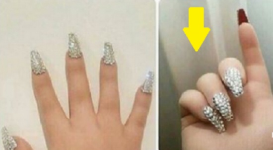 هذه الصورة أثارت ضجة عبر 'فيسبوك' بسبب شيء غريب فيها.. اكتشفه! هذه الصورة أثارت ضجة عبر 'فيسبوك' بسبب شيء غريب فيها.. اكتشفه!